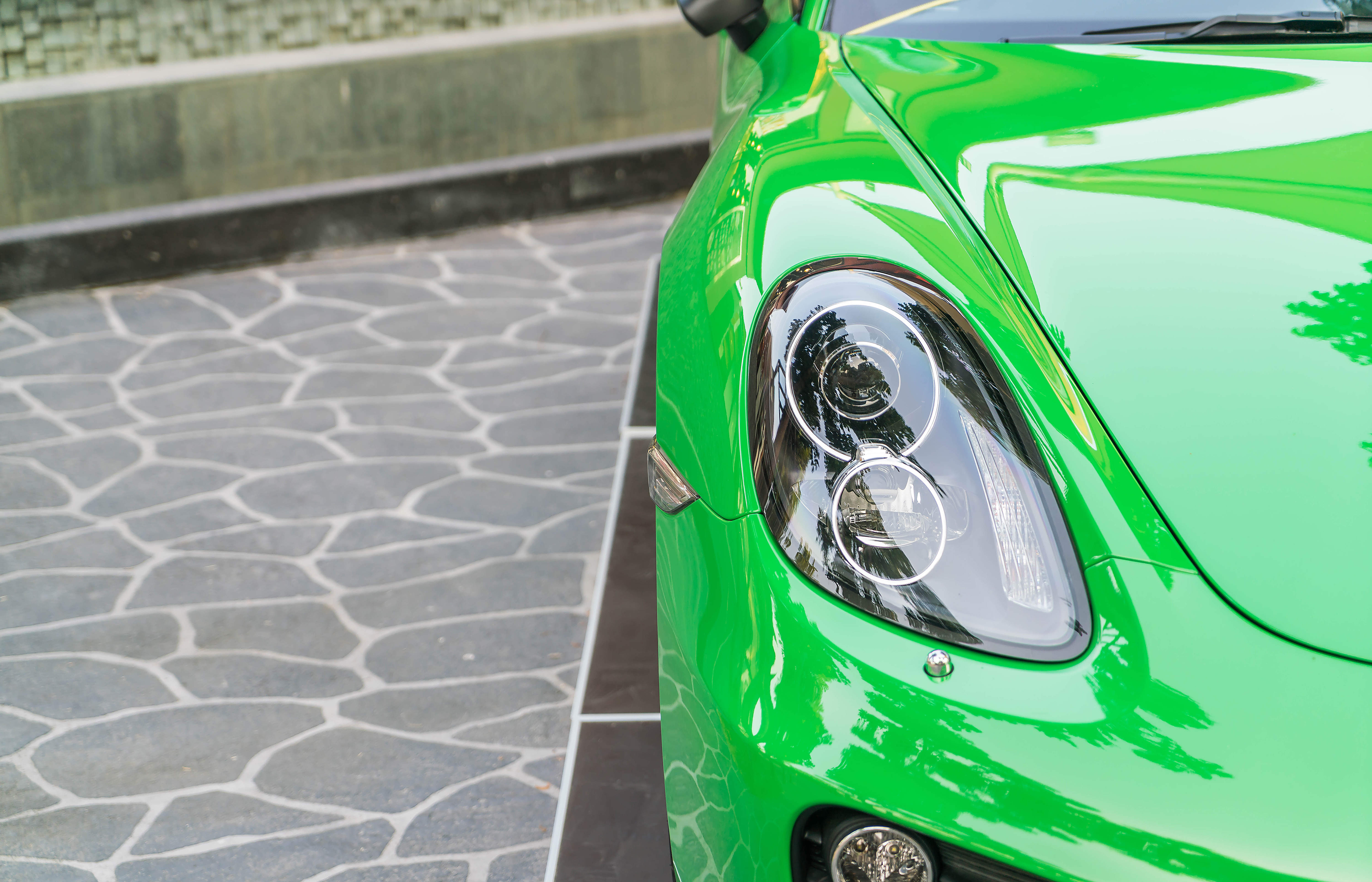 Grünes Auto – Symbol für Fahrzeugsuche